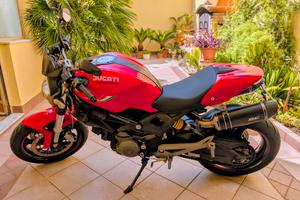 Ducati Monster 696