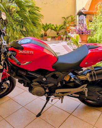 Ducati Monster 696