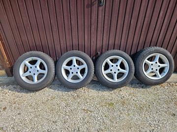 Cerchi in lega con pneumatici 195/65 R15
