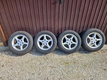 Cerchi in lega con pneumatici 195/65 R15

