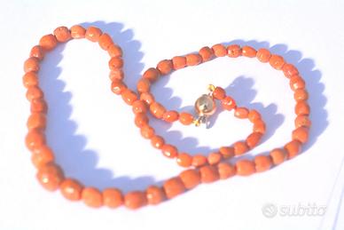 Collana in corallo con perle lavorate a mano