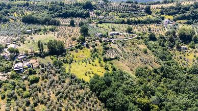 Terreno di 16710 m² a Mompeo