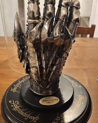 The gauntlet of dark lord Sauron lord of the rings