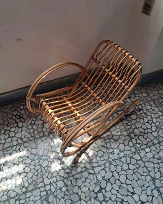 sedia a dondolo per bambini , in vimini