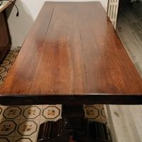Elegante tavolo in noce massello+6 sedie abbinate 