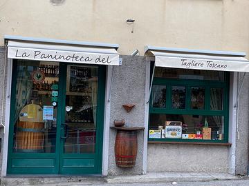 Negozio ristorante bar con canna fumaria