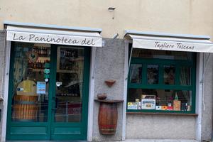 Negozio ristorante bar con canna fumaria