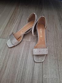 scarpe dorate con tacco basso 