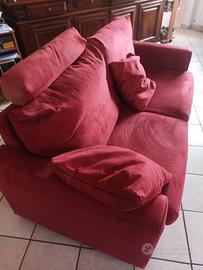 divano letto bordeaux con poggiatesta