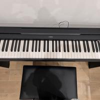 Pianola Yamaha completa di accessori