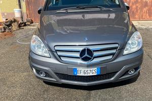 Mercedes-Benz B180