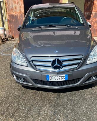 Mercedes-Benz B180