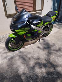 Kawasaki Ninja ZX9R 
