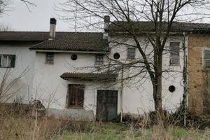 cascina con terreno 2 ettari