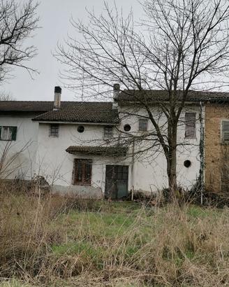 cascina con terreno 2 ettari