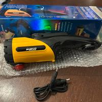 Torcia multifunzione con Dinamo come nuova