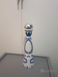 Bottiglia vuota di techila 