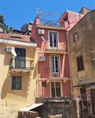 Casa indipendente su più livelli Mili San Pietro