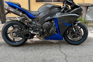 Yamaha r1