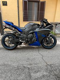 Yamaha r1