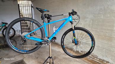 bici mtb Cube C62 in Carbonio celeste