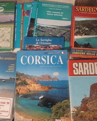 libri,depliant e cartine turistiche sulla SCorsica