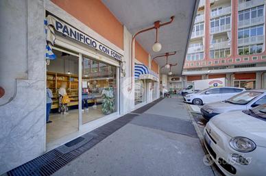 NEGOZIO A RIVOLI