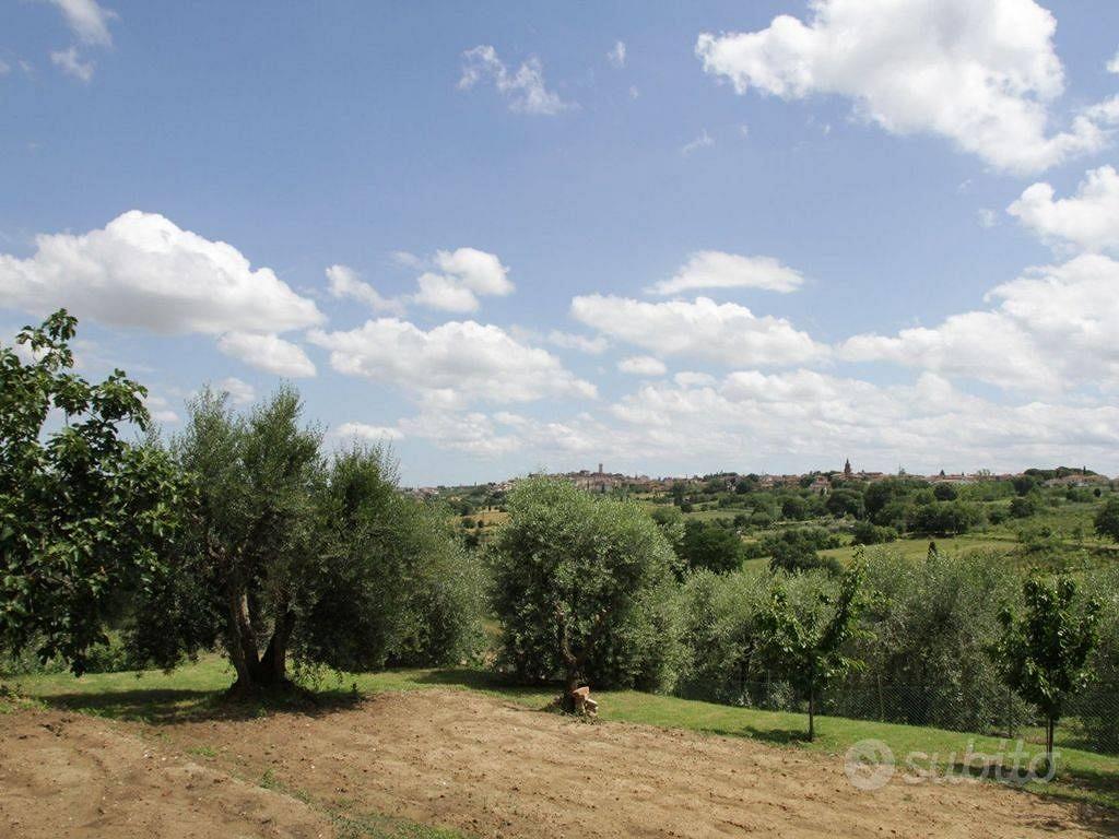 Rustico / Casale di 500 m² con più di 5 locali e b - Altro