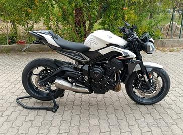 Triumph street triple 765R A2