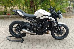 Triumph street triple 765R A2
