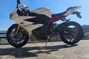 Triumph daytona 675 r