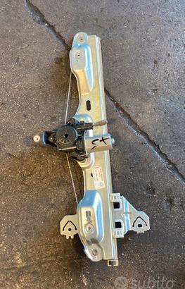 Alzavetro posteriore dx nissan qashqai anno 2014