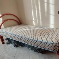 Letto con giroletto rete e materasso