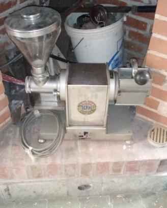 macina caffe e grattugia pane formaggio vintag