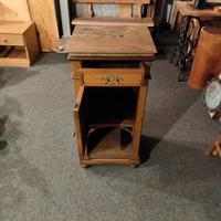 Comodino vintage in legno