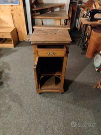 Comodino vintage in legno