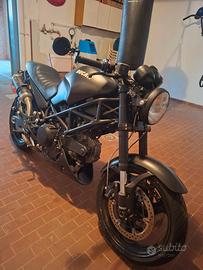Ducati Monster 695 nera opaca