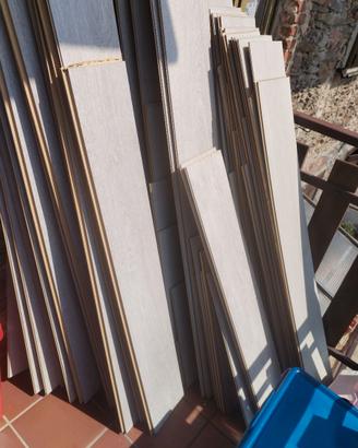 Listarelle Lastre pavimento laminato legno chiaro