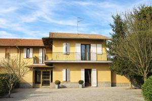 Villa di 200 m² con più di 5 locali e box auto dop