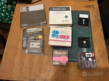 Lotto dischi e supporti magnetici retrocomputer