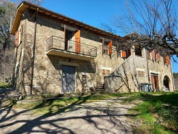 BEVAGNA - CASCINA IN ZONA PANORAMICA CON TERRENO