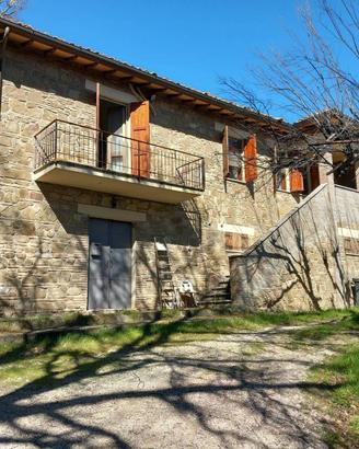BEVAGNA - CASCINA IN ZONA PANORAMICA CON TERRENO