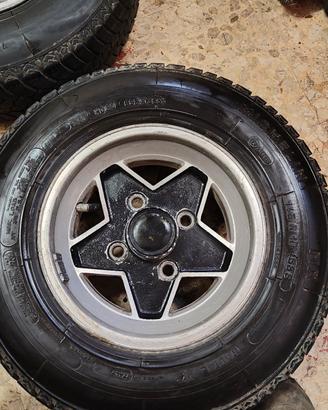 cerchi r10 con gomme 145 per mini Cooper d'epoca 