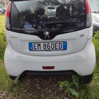 Peugeot ion elettrica incidentata