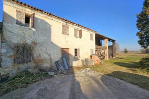 Rustico / Casale di 206 m² con più di 5 locali a N