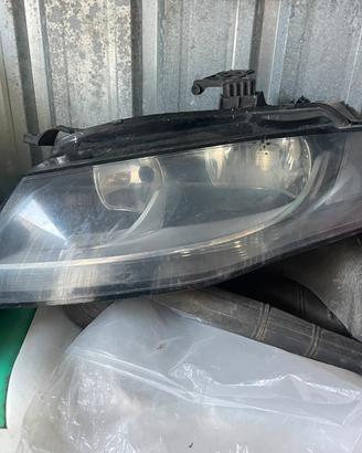 Faro anteriore sinistro Audi A4