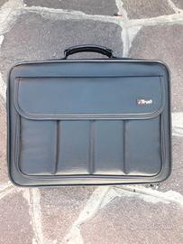 Borsa in similpelle nera per PC