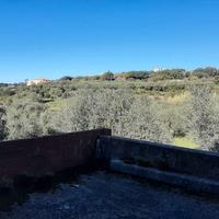 Casa indipendente da ristrutturare con cortile