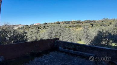 Casa indipendente da ristrutturare con cortile