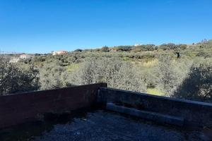 Casa indipendente da ristrutturare con cortile